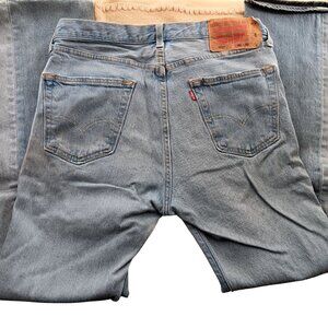 32x32 Levis Mens 501 Original Fit Light Wash Jeans W32 L32 Button Fly